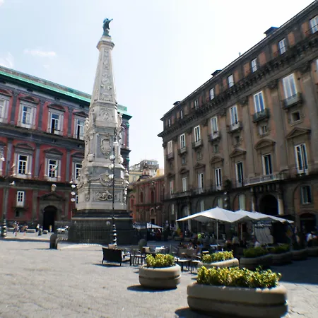 Tecla Naples