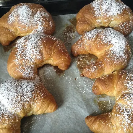 Tecla לינה וארוחת בוקר